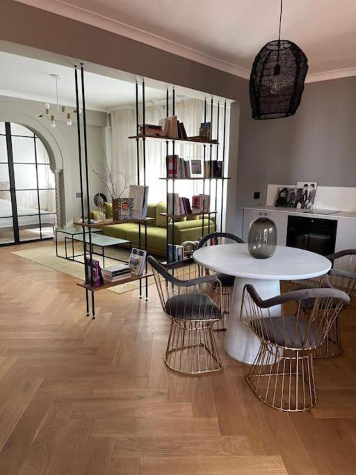 Stunning 1Bd Flat With 50M2 Terrace In The City Center Βουκουρέστι Εξωτερικό φωτογραφία